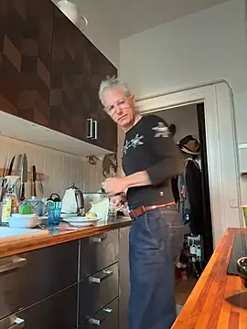 SexyLeon8 online show from November 7, 2025, 7:08 am