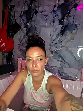 Snapshot of littleladyshelly chatting on May 6, 2026, 6:57 pm littleladyshelly online show from May 6, 2026, 6:57 pm