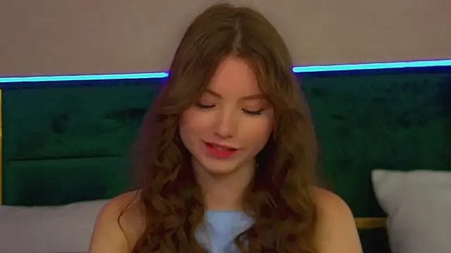 KeiraAsti online show from September 28, 2025, 6:19 am