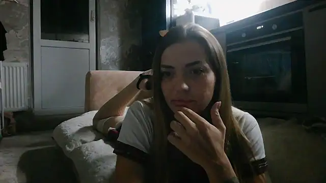 Snapshot of MoonChristie chatting on September 30, 2025, 8:47 pm MoonChristie online show from September 30, 2025, 8:47 pm