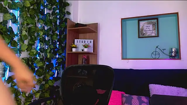 camila lewis online show from October 27, 2025, 2:15 am