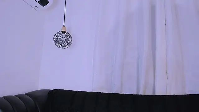 Snapshot of Akira_Hime chatting on October 10, 2025, 2:43 am Akira Hime online show from October 10, 2025, 2:43 am