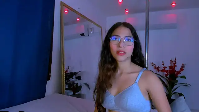 Akira Hime online show from December 15, 2025, 4:39 am