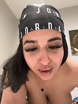 Snapshot of LilMisIndianx chatting on October 14, 2025, 7:03 pm LilMisIndianx online show from October 14, 2025, 7:03 pm