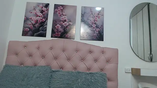 pinky f00x online show from December 22, 2025, 7:22 pm