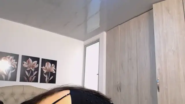 pinky f00x online show from March 15, 2026, 7:09 pm