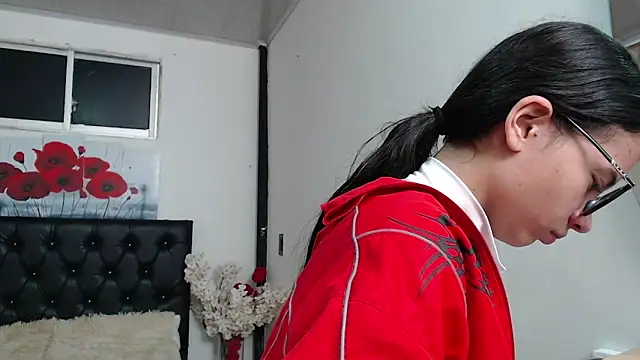 pinky f00x online show from May 2, 2026, 7:19 pm