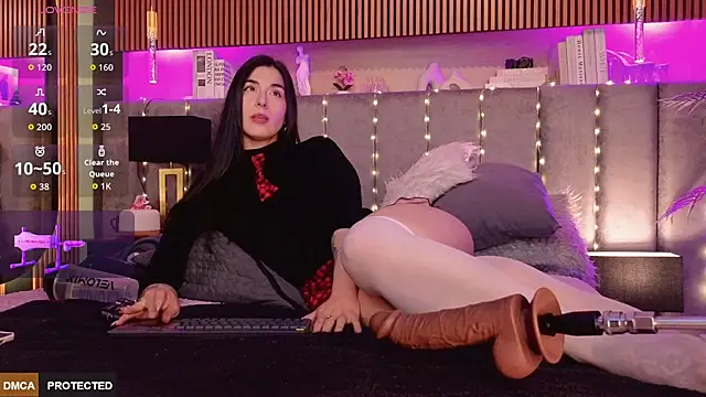 Angelina Dior online show from March 24, 2026, 8:14 pm