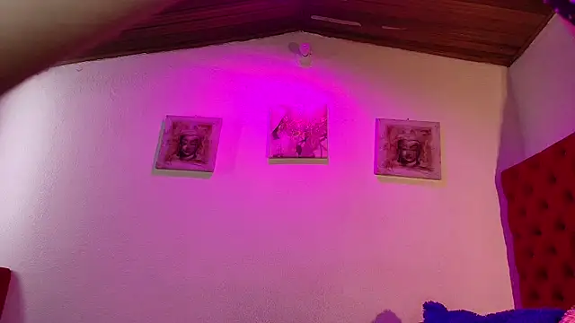 Victoria Thompson1 online show from October 8, 2025, 8:39 pm