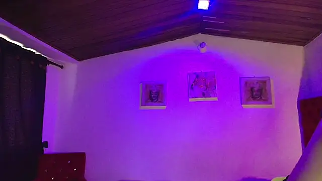 Victoria Thompson1 online show from October 21, 2025, 8:31 pm