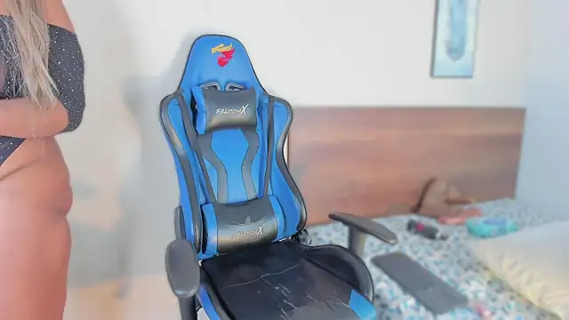 Niicol Jenner online show from February 22, 2026, 4:57 am