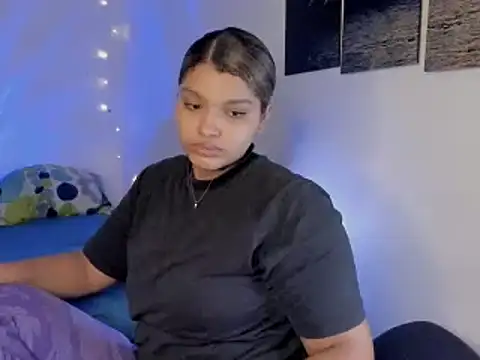 chloe kisses online show from April 27, 2026, 11:30 am