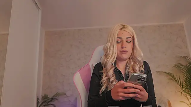 daisyblushh online show from March 20, 2026, 4:34 pm