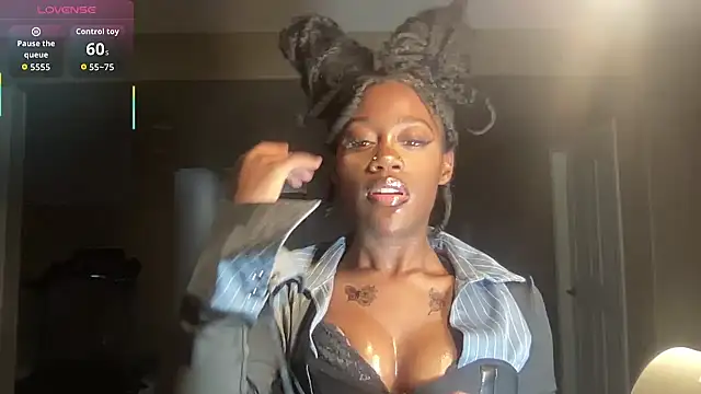 Snapshot of maskedgirl5005 chatting on October 1, 2025, 11:44 pm maskedgirl5005 online show from October 1, 2025, 11:44 pm