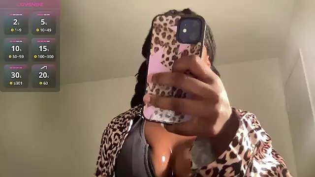 Snapshot of maskedgirl5005 chatting on October 26, 2025, 3:45 am maskedgirl5005 online show from October 26, 2025, 3:45 am