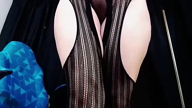 Angie Davis online show from October 25, 2025, 6:24 pm