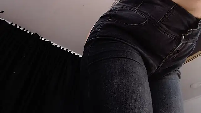 Angie Davis online show from October 28, 2025, 12:52 pm