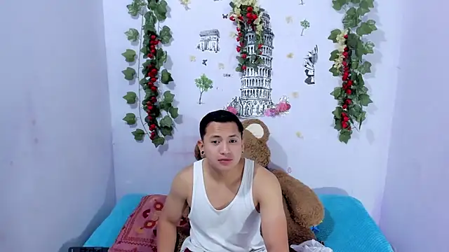 Snapshot of NataliaAndJulliam chatting on October 2, 2025, 6:31 am NataliaAndJulliam online show from October 2, 2025, 6:31 am