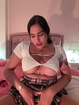 Snapshot of Bella__Wood chatting on October 1, 2025, 8:37 pm Bella  Wood online show from October 1, 2025, 8:37 pm