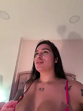 Snapshot of Bella__Wood chatting on October 5, 2025, 6:06 pm Bella  Wood online show from October 5, 2025, 6:06 pm