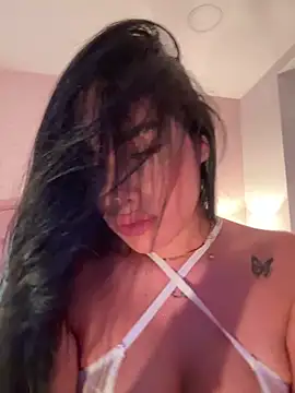 Snapshot of Bella__Wood chatting on October 16, 2025, 8:21 pm Bella  Wood online show from October 16, 2025, 8:21 pm