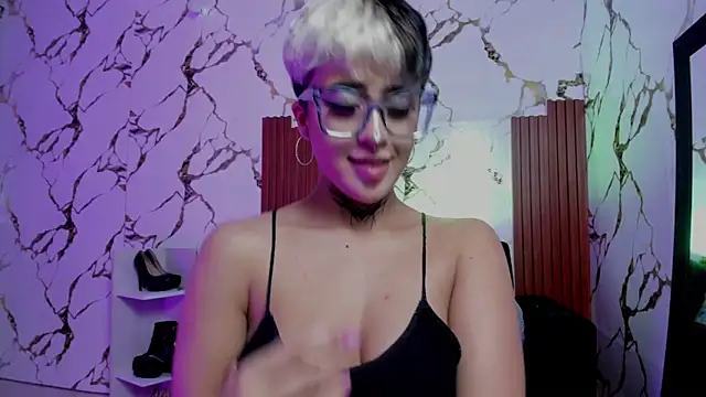 Snapshot of Rebeka-baker chatting on September 9, 2025, 2:11 am Rebeka-baker online show from September 9, 2025, 2:11 am