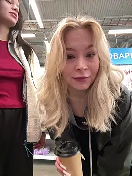 Snapshot of Cum_girlss chatting on October 2, 2025, 4:30 am Cum girlss online show from October 2, 2025, 4:30 am