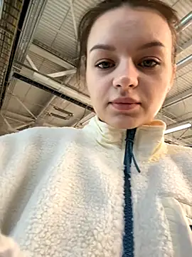 Snapshot of Cum_girlss chatting on October 5, 2025, 5:28 am Cum girlss online show from October 5, 2025, 5:28 am