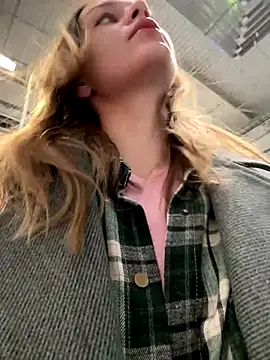 Snapshot of Cum_girlss chatting on October 12, 2025, 4:22 am Cum girlss online show from October 12, 2025, 4:22 am