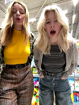 Snapshot of Cum_girlss chatting on October 19, 2025, 4:13 am Cum girlss online show from October 19, 2025, 4:13 am