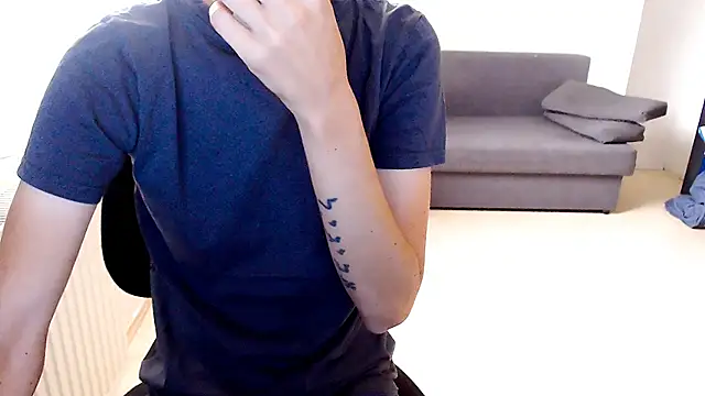 BerillyMoon online show from September 9, 2025, 5:51 am