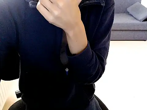 BerillyMoon online show from September 11, 2025, 6:24 am