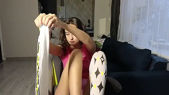 BelleWild online show from November 14, 2025, 4:22 am