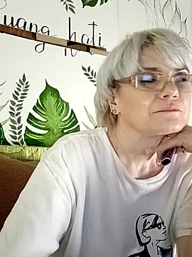 Catty Lady online show from February 11, 2026, 8:47 pm