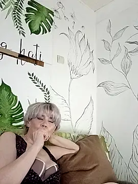 Catty Lady online show from May 6, 2026, 7:08 pm