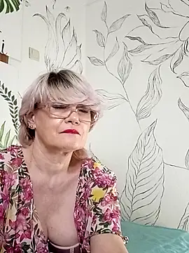 Catty Lady online show from May 13, 2026, 7:11 pm