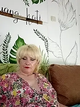 Catty Lady online show from June 25, 2026, 7:40 pm