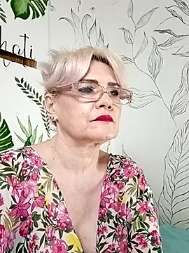 Catty Lady online show from July 12, 2026, 6:32 pm
