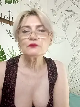 Catty Lady online show from August 7, 2026, 7:49 pm