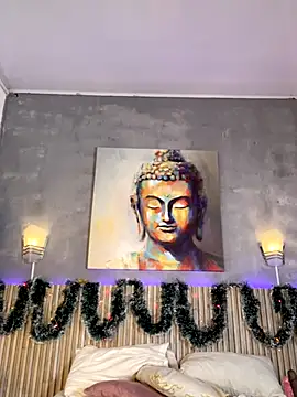 Saracooper   online show from November 28, 2025, 3:31 am