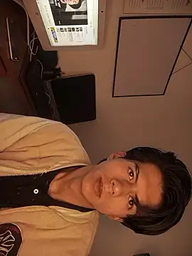 Snapshot of Friqui_Sex chatting on November 4, 2025, 3:22 pm Friqui Sex online show from November 4, 2025, 3:22 pm