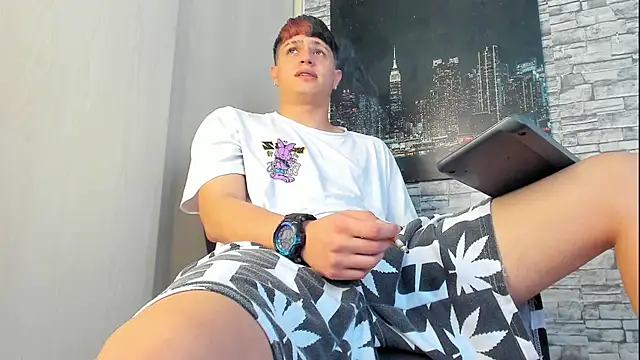 Snapshot of Themasterhades_777 chatting on October 10, 2025, 8:30 pm Themasterhades 777 online show from October 10, 2025, 8:30 pm