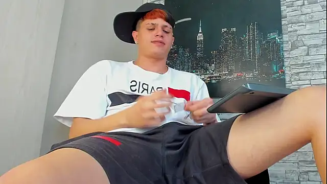 Snapshot of Themasterhades_777 chatting on October 12, 2025, 7:35 pm Themasterhades 777 online show from October 12, 2025, 7:35 pm