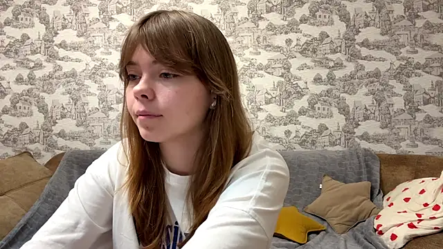 CoralinaEastoy online show from September 17, 2025, 8:21 pm