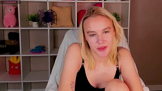 Carolin Miller online show from October 27, 2025, 1:42 am