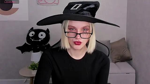 Carolin Miller online show from October 28, 2025, 7:34 am