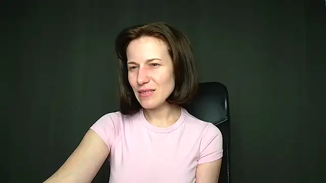 Kelly Kisss online show from April 28, 2026, 8:08 am