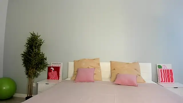 Snapshot of roxxxy_10 chatting on September 30, 2025, 2:05 am roxxxy 10 online show from September 30, 2025, 2:05 am