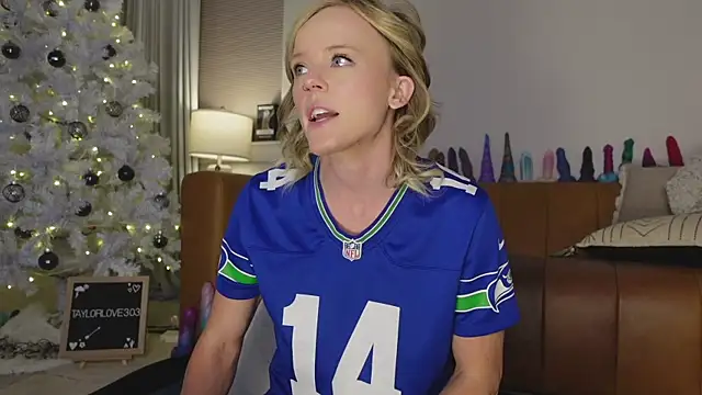 Taylorlove303 online show from December 18, 2025, 11:05 am