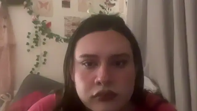 Snapshot of JenniferRobbie chatting on May 29, 2026, 10:02 am JenniferRobbie online show from May 29, 2026, 10:02 am